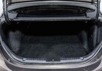 Подержанный автомобиль Mazda 3 Sedan 2015 года (15 фото)