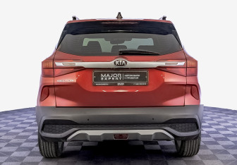 Подержанный автомобиль Kia Seltos 2021 года (6 фото)