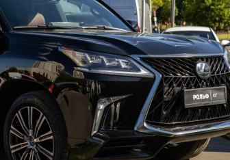 Подержанный автомобиль Lexus LX 2018 года (31 фото)
