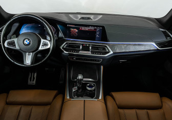 Подержанный автомобиль BMW X5 2021 года (12 фото)