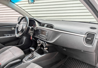 Подержанный автомобиль Kia Rio Hatchback 2021 года (11 фото)