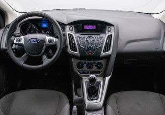 Подержанный автомобиль Ford Focus Sedan 2011 года (13 фото)