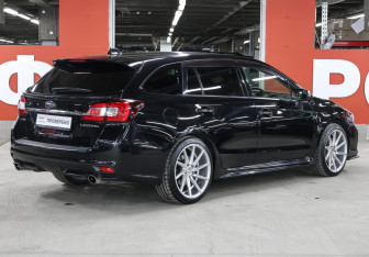 Подержанный автомобиль Subaru Levorg 2015 года (5 фото)