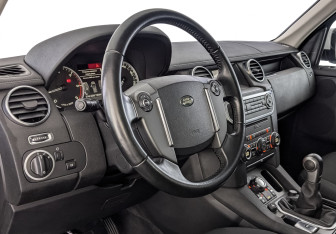 Подержанный автомобиль Land Rover Discovery 2010 года (15 фото)