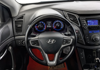 Подержанный автомобиль Hyundai i40 Sedan 2014 года (22 фото)