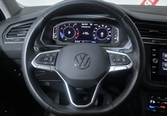 Подержанный автомобиль Volkswagen Tiguan 2022 года (11 фото)