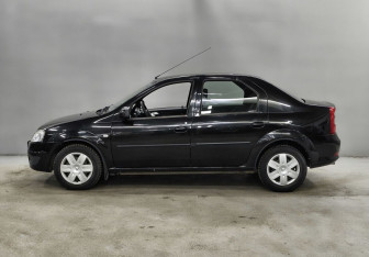 Подержанный автомобиль Renault Logan Sedan 2013 года (8 фото)