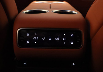 Подержанный автомобиль LiXiang L9 2024 года (21 фото)