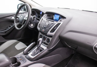 Подержанный автомобиль Ford Focus Hatchback 2012 года (10 фото)