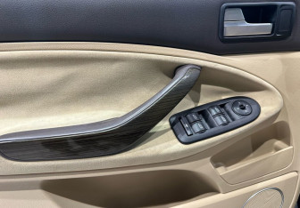 Подержанный автомобиль Ford C-MAX 2007 года (17 фото)