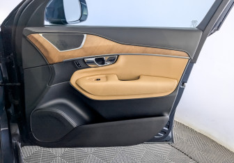 Подержанный автомобиль Volvo XC90 2018 года (26 фото)