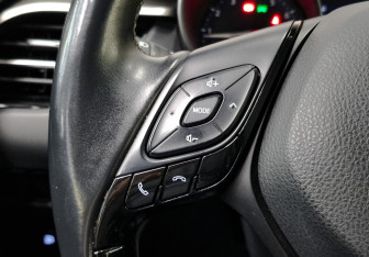 Подержанный автомобиль Toyota C-HR 2019 года (26 фото)