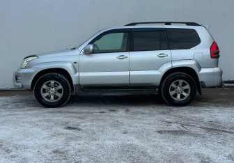 Подержанный автомобиль Toyota Land Cruiser Prado 2003 года (8 фото)