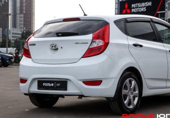 Подержанный автомобиль Hyundai Solaris Hatchback 2012 года (17 фото)