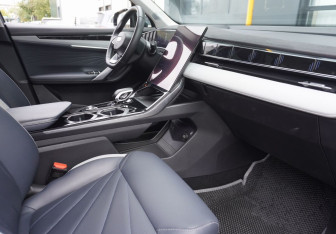 Подержанный автомобиль Geely Atlas 2024 года (11 фото)