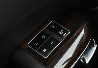 Подержанный автомобиль Land Rover Range Rover 2014 года (18 фото)