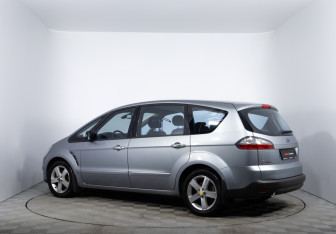 Подержанный автомобиль Ford S-MAX 2008 года (7 фото)