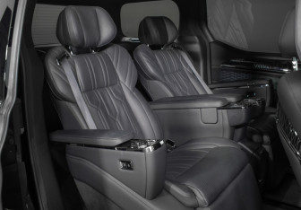 Подержанный автомобиль Zeekr 009 2023 года (11 фото)