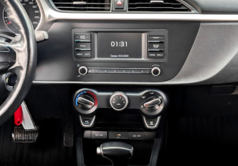 Подержанный автомобиль Kia Rio Hatchback 2021 года (15 фото)