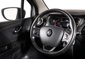 Подержанный автомобиль Renault Kaptur 2020 года (17 фото)
