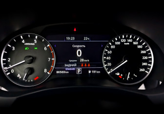 Подержанный автомобиль Infiniti QX50 2018 года (13 фото)