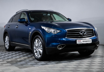 Подержанный автомобиль Infiniti FX 2012 года (3 фото)