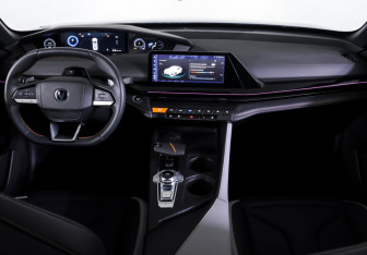 Подержанный автомобиль Changan UNI-V 2024 года (12 фото)