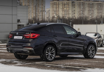 Подержанный автомобиль BMW X6 2018 года (5 фото)