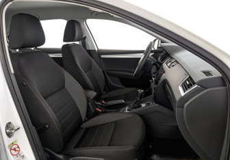 Подержанный автомобиль Skoda Octavia Liftback 2018 года (24 фото)