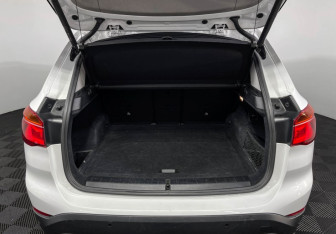 Подержанный автомобиль BMW X1 2018 года (9 фото)