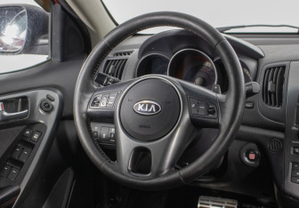 Подержанный автомобиль Kia Cerato Sedan 2011 года (15 фото)