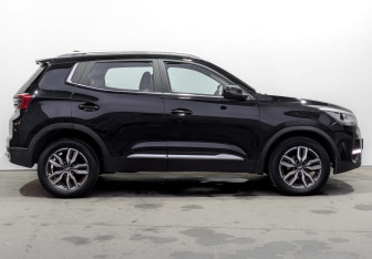 Подержанный автомобиль Chery Tiggo 4 2022 года (4 фото)