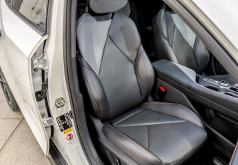 Подержанный автомобиль Changan UNI-V 2023 года (25 фото)