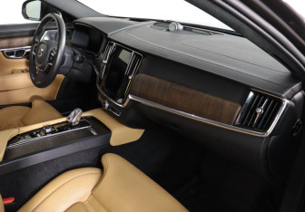 Подержанный автомобиль Volvo S90 2021 года (10 фото)