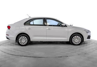 Подержанный автомобиль Skoda Rapid Liftback 2021 года (4 фото)