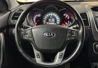 Подержанный автомобиль Kia Sorento 2014 года (17 фото)