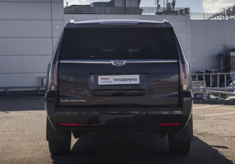 Подержанный автомобиль Cadillac Escalade Suv 2016 года (6 фото)