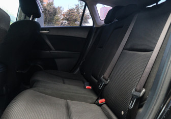 Подержанный автомобиль Mazda 3 Hatchback 2012 года (8 фото)