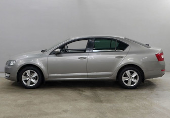 Подержанный автомобиль Skoda Octavia Liftback 2016 года (8 фото)