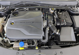 Подержанный автомобиль Changan UNI-V 2022 года (12 фото)