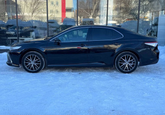 Подержанный автомобиль Toyota Camry Sedan 2021 года (5 фото)