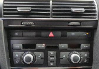 Подержанный автомобиль Audi A6 Sedan 2010 года (15 фото)