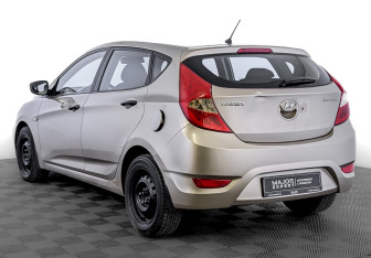 Подержанный автомобиль Hyundai Solaris Hatchback 2012 года (7 фото)