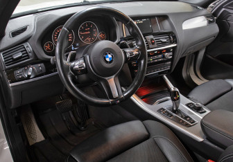 Подержанный автомобиль BMW X4 2017 года (16 фото)