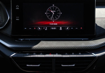 Подержанный автомобиль Skoda Octavia RS Liftback 2022 года (10 фото)