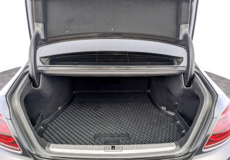 Подержанный автомобиль Kia K900 2019 года (10 фото)