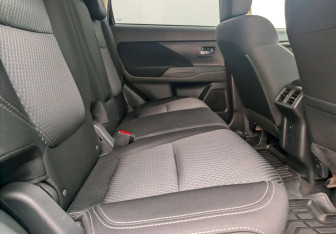 Подержанный автомобиль Mitsubishi Outlander 2019 года (11 фото)