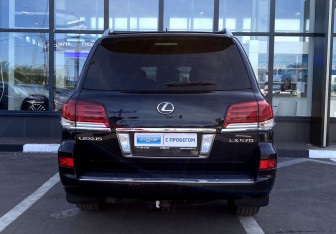 Подержанный автомобиль Lexus LX 2014 года (7 фото)