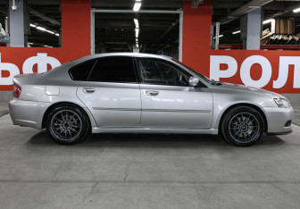 Подержанный автомобиль Subaru Legacy Sedan 2004 года (4 фото)