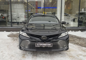 Подержанный автомобиль Toyota Camry Sedan 2019 года (2 фото)